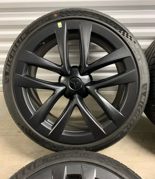 21 inch Tesla Model S Plaid Wheels and Tires .